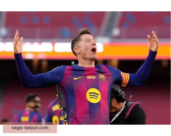 莱万多夫斯基巴萨9号球衣遭热抢，展示强大市场竞争力